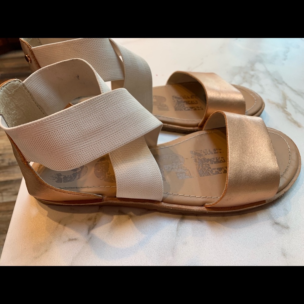Sorel sandals like new!
